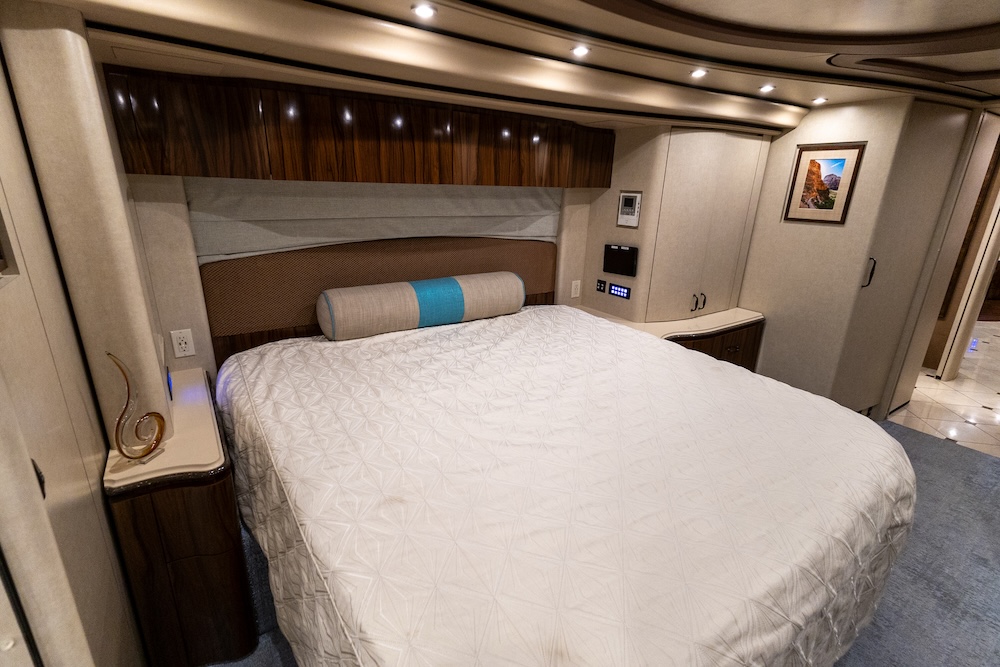 2017 Prevost Marathon H3-45 For Sale