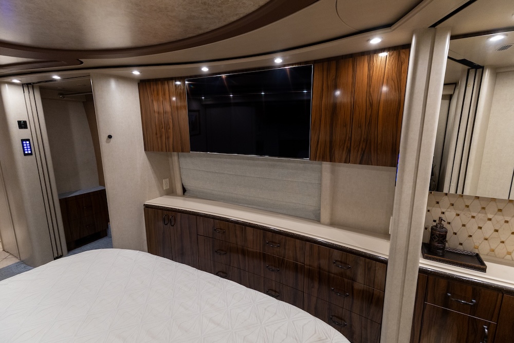 2017 Prevost Marathon H3-45 For Sale