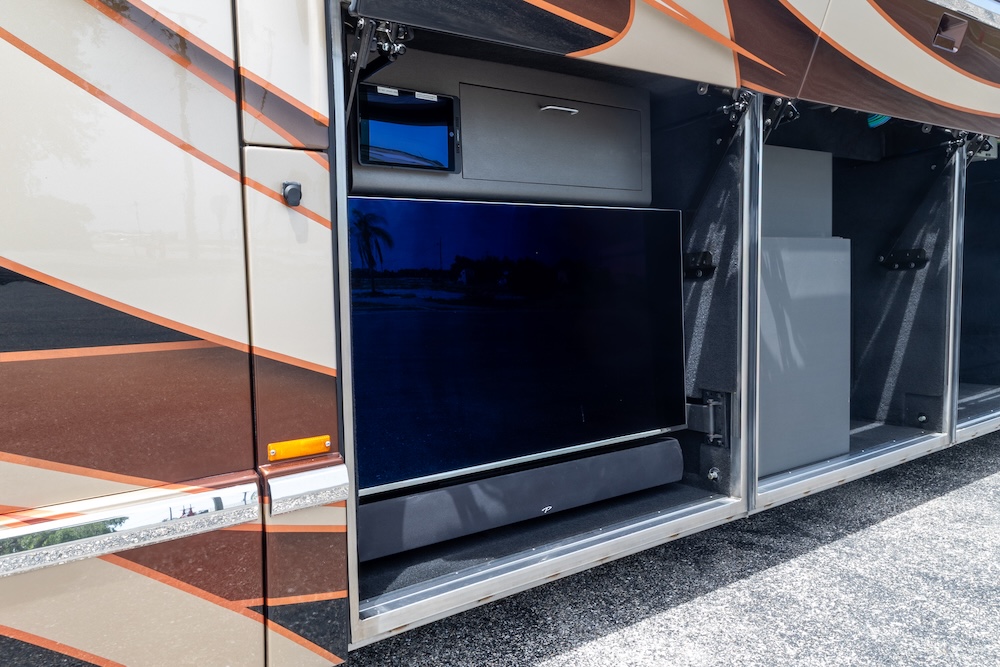 2017 Prevost Marathon H3-45 For Sale