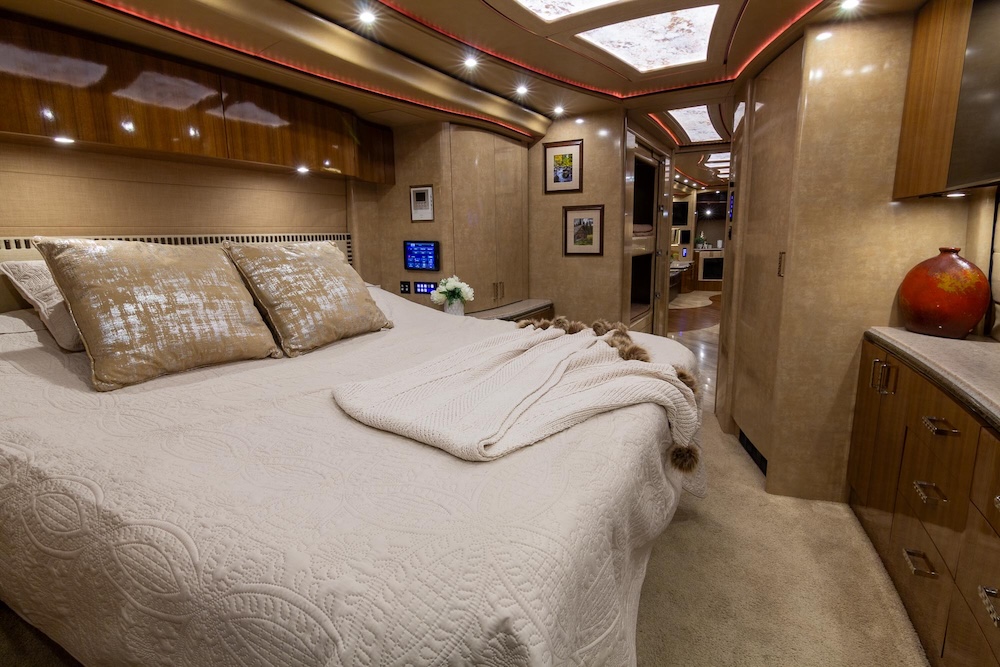 2017 Prevost Marathon H3-45 For Sale