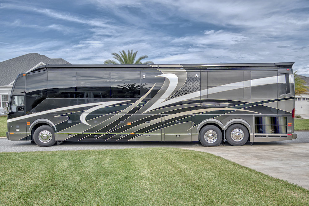 2017 Prevost Millennium H3-45 Triple Slide