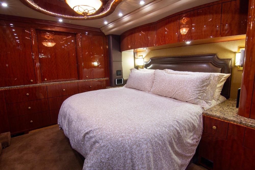 2017 Prevost Millennium  H3-45 For Sale