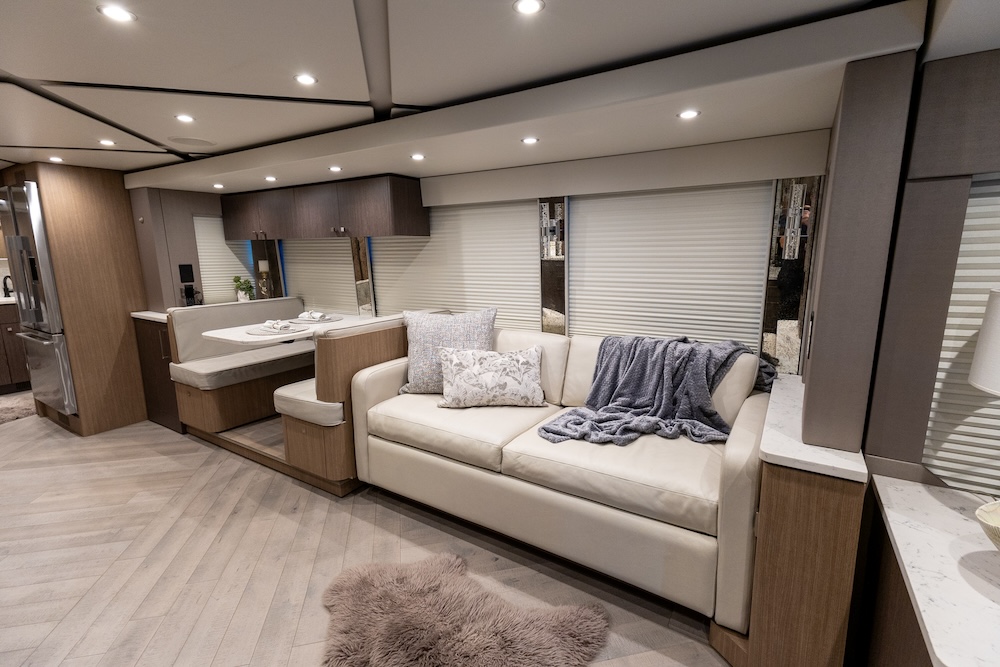 2020 Prevost Featherlite H3-45 For Sale