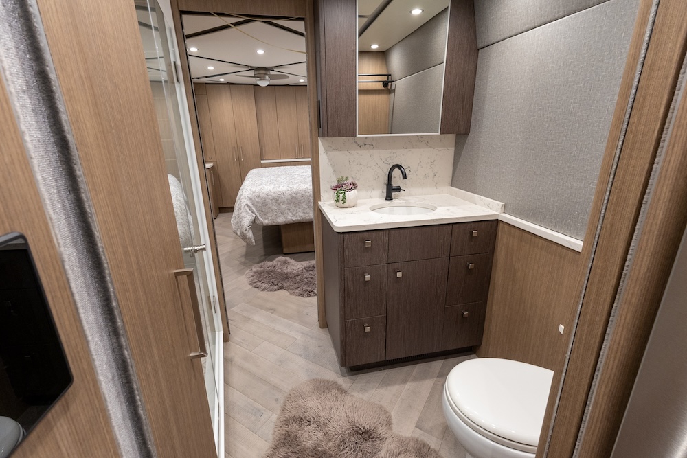 2020 Prevost Featherlite H3-45 For Sale