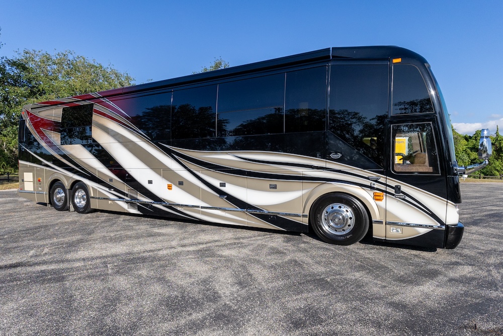 2020 Prevost Featherlite H3-45 For Sale