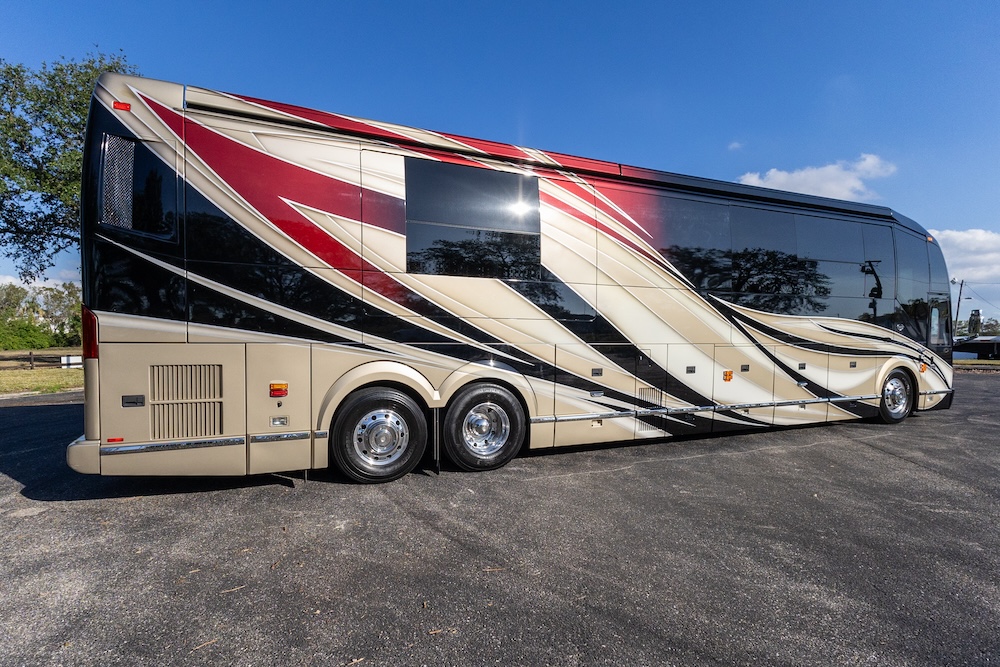 2020 Prevost Featherlite H3-45 For Sale