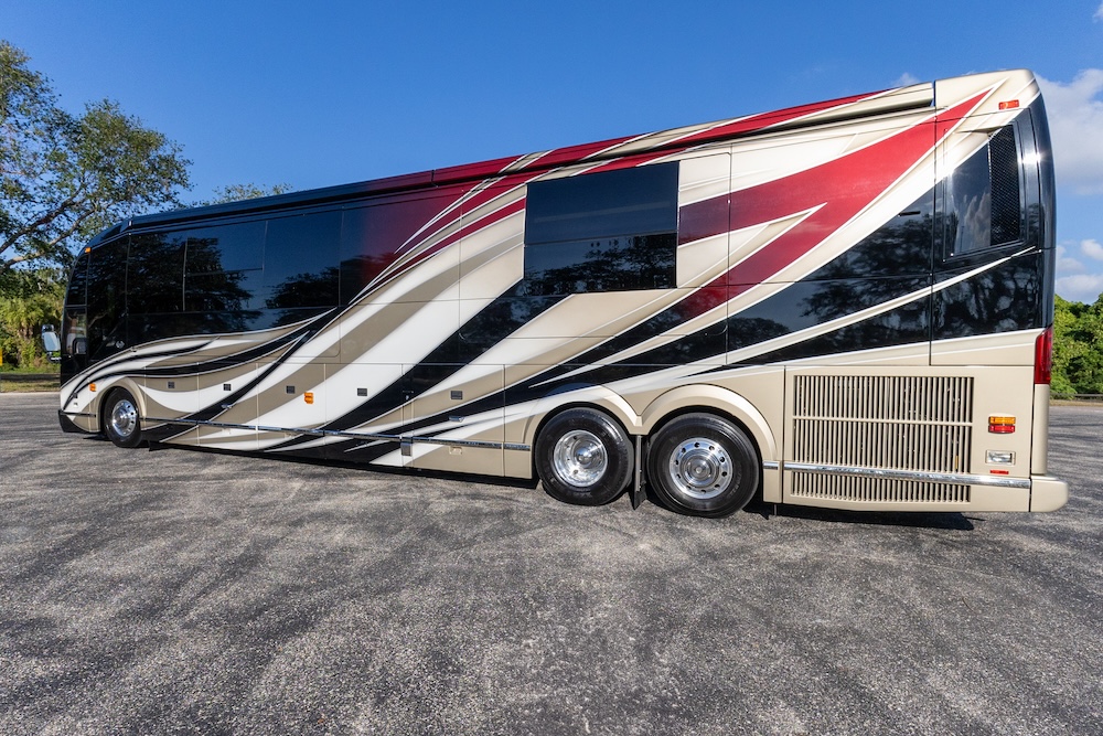 2020 Prevost Featherlite H3-45 For Sale