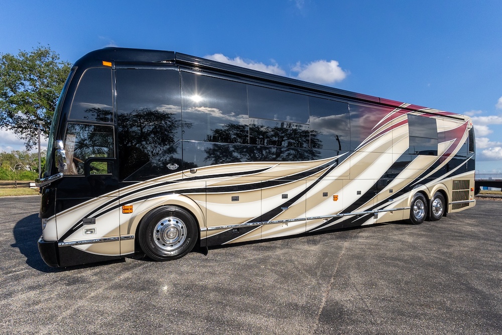 2020 Prevost Featherlite H3-45 For Sale