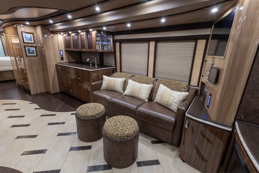 2020 Prevost Featherlite H3-45 For Sale