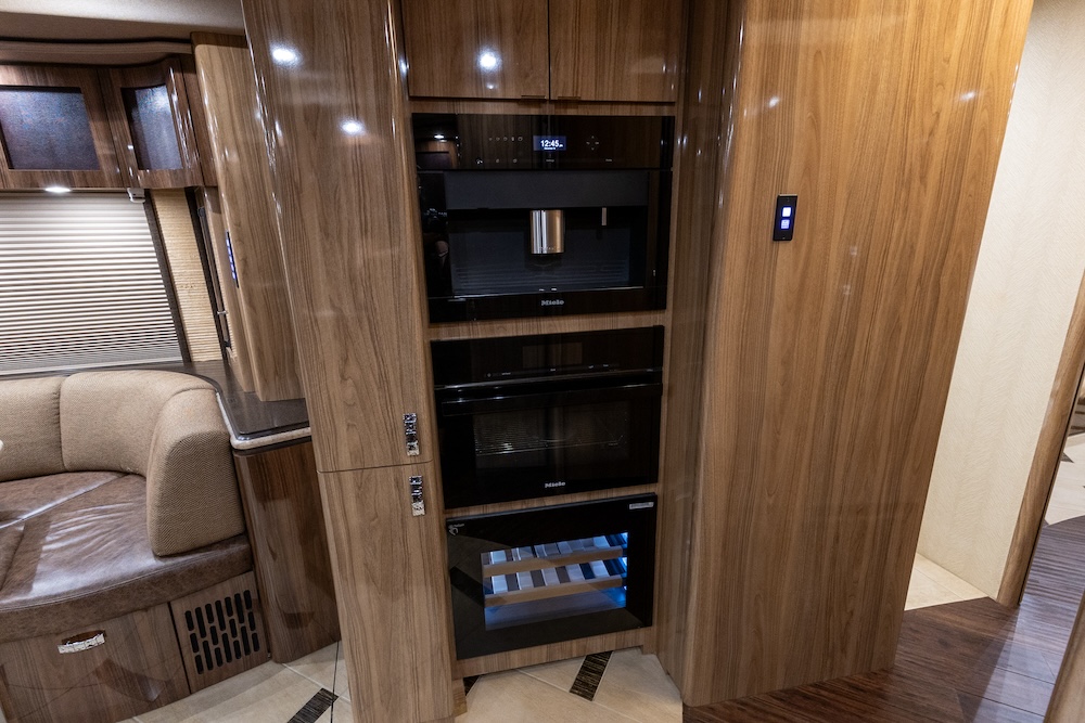 2020 Prevost Featherlite H3-45 For Sale