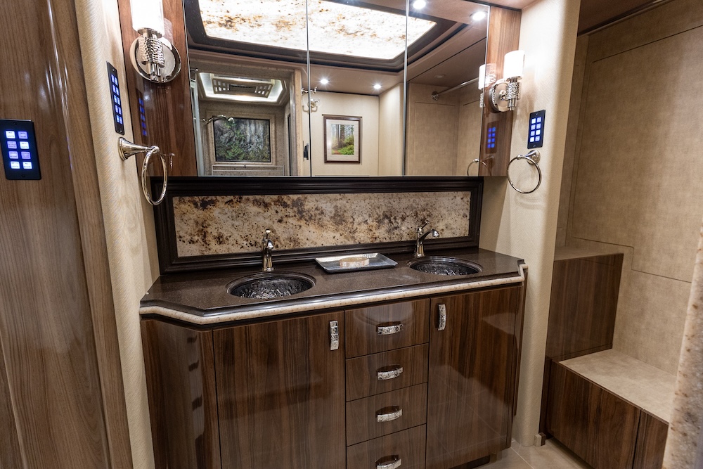 2020 Prevost Featherlite H3-45 For Sale