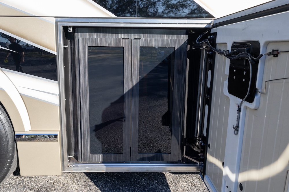 2020 Prevost Featherlite H3-45 For Sale