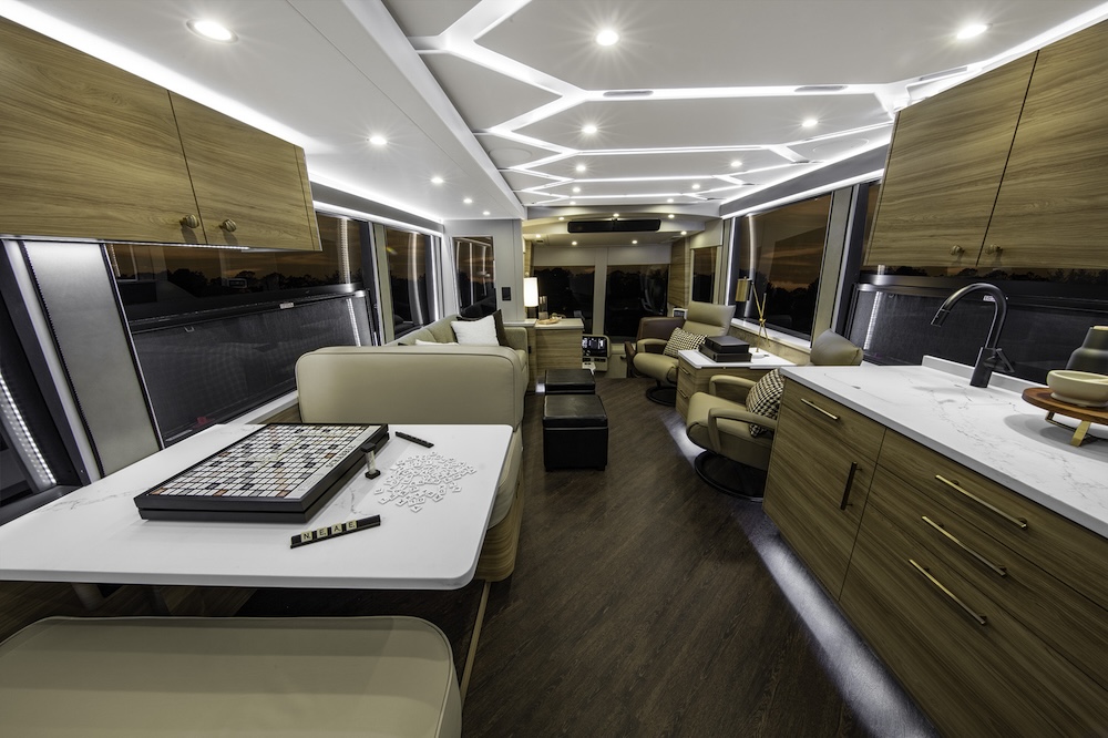 2022 Prevost Featherlite H3-45 For Sale