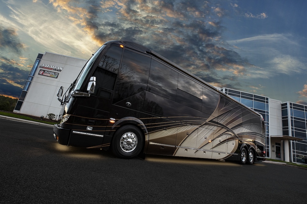 2022 Prevost Featherlite H3-45 For Sale