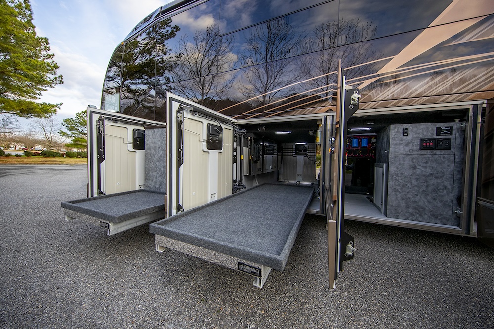 2022 Prevost Featherlite H3-45 For Sale