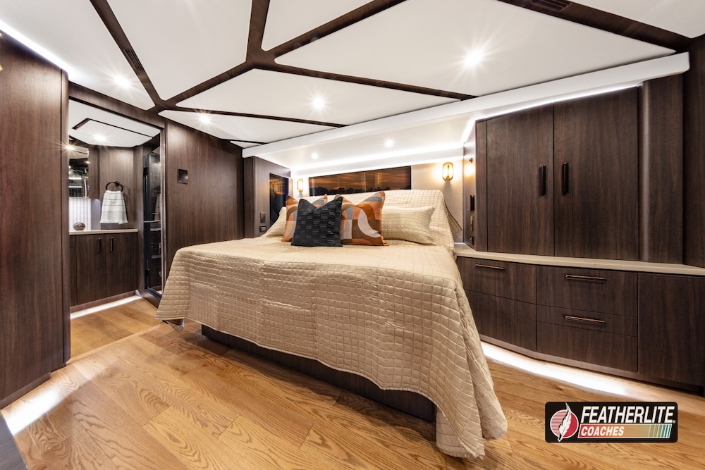 2026 Prevost Featherlite H3-45 For Sale