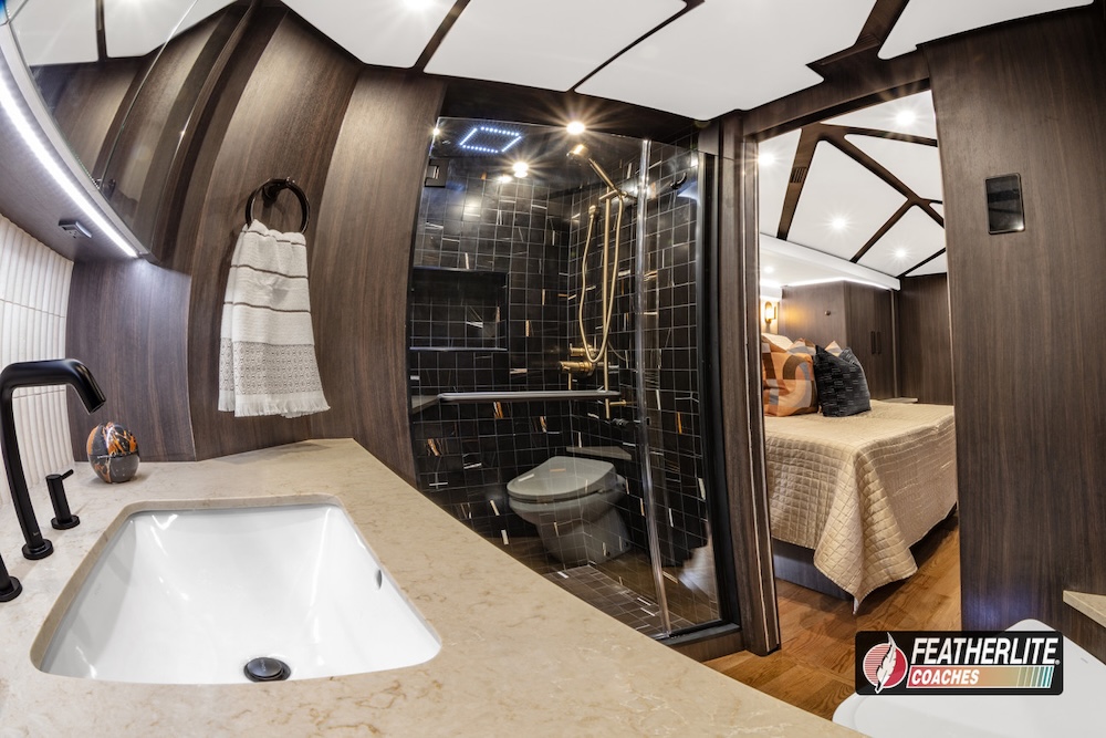 2026 Prevost Featherlite H3-45 For Sale