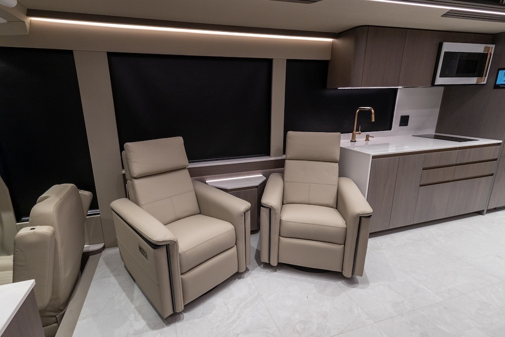 2027 Prevost  Lok H3-45 For Sale