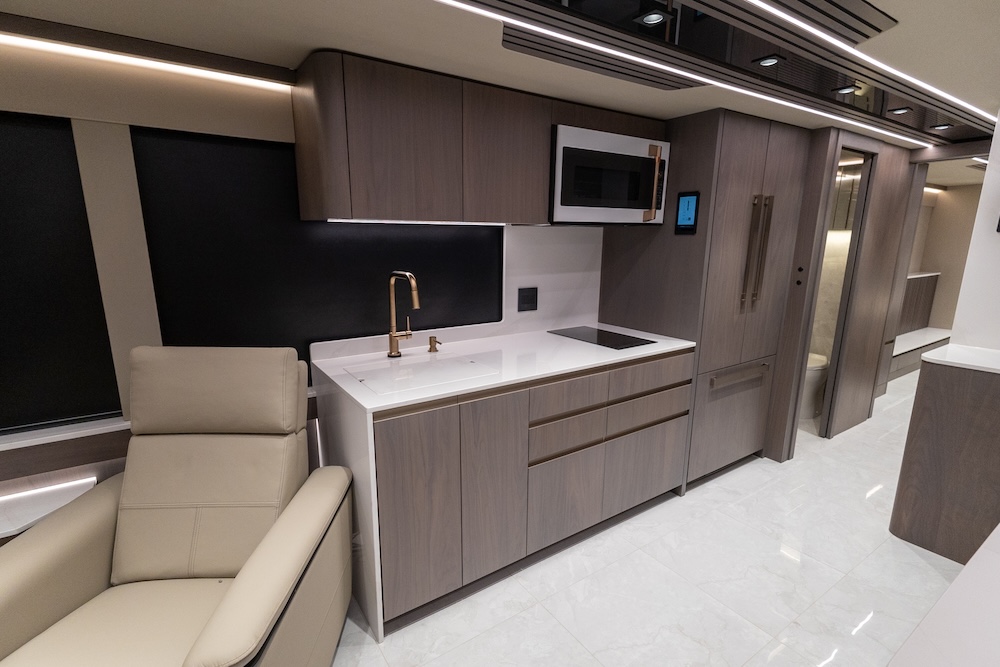2027 Prevost  Lok H3-45 For Sale
