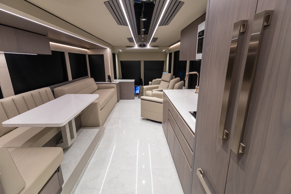 2027 Prevost  Lok H3-45 For Sale