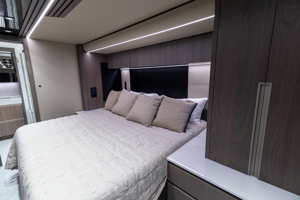 2027 Prevost  Lok H3-45 For Sale