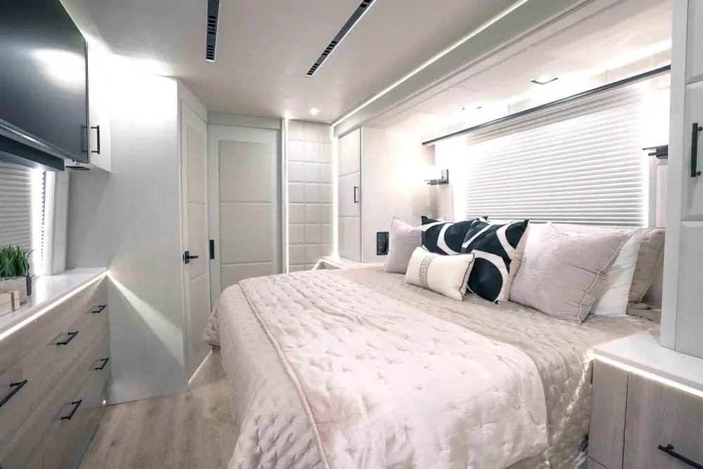 2027 Prevost Emerald X3 For Sale
